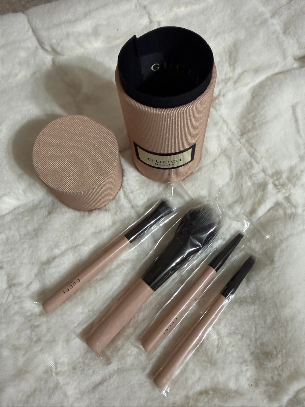 Gucci Pink-Beige Travel Makeup Brush Set with Case - Picture 4 of 5